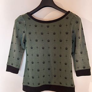 Annie 50. Green sweater. XSmall.